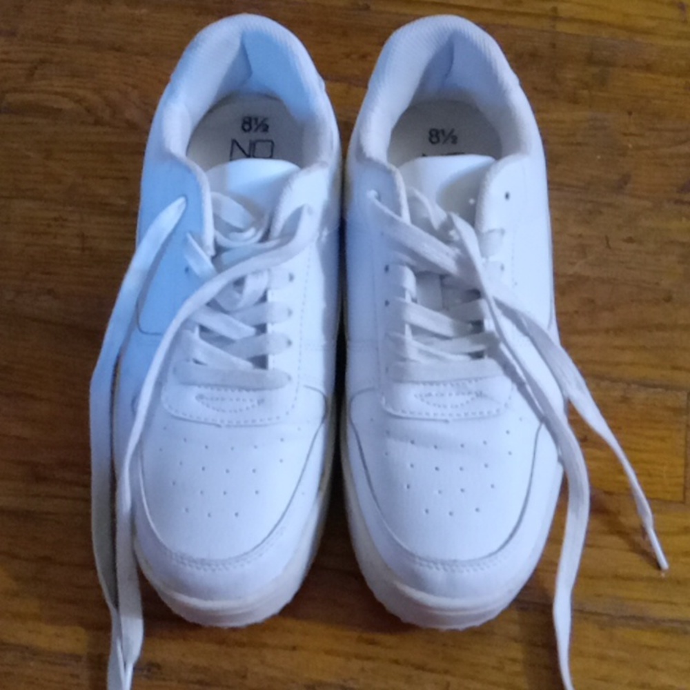 No Boundaries 8.5 White Seakers